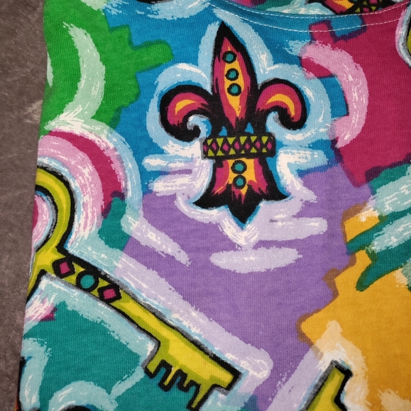 In Charge | VINTAGE MARDI GRAS SHORT SLEEVE T-SHIRT WITH SHOULDER PADS  ONE SIZE - Picture 5 of 15